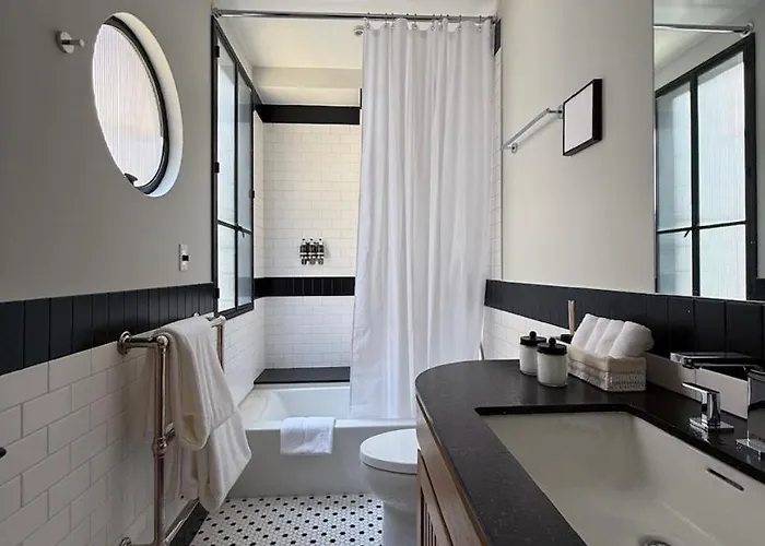 Design In Beautifully Restored Building In Roma Norte Apartment